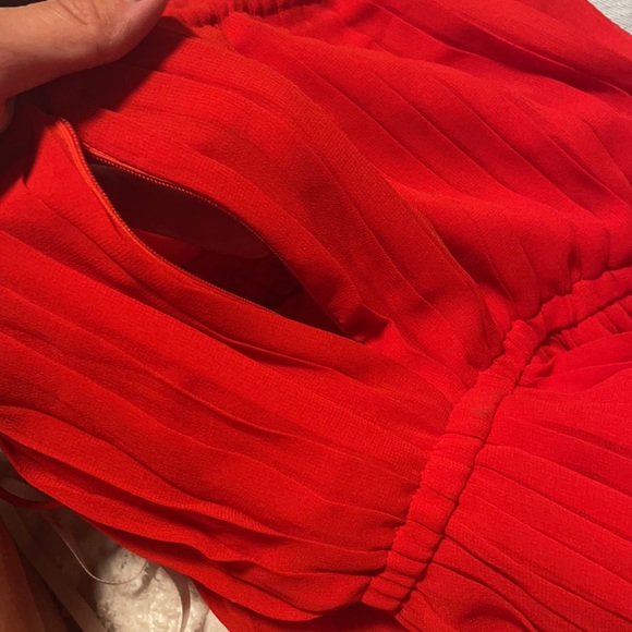 Alice and Olivia red chiffon pleated dress! - Picture 6 of 7